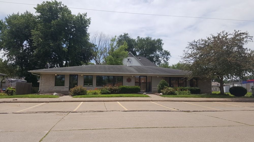 415 E George Washington Blvd, Davenport, IA 52803